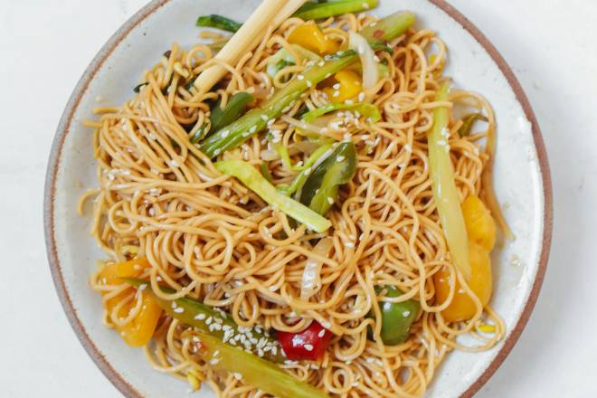 Spaghetti Bolognaise Maison
Pâtes savoureuses servies avec une sauce riche en viande
Tomates mijotées et herbes aromatiques du terroir