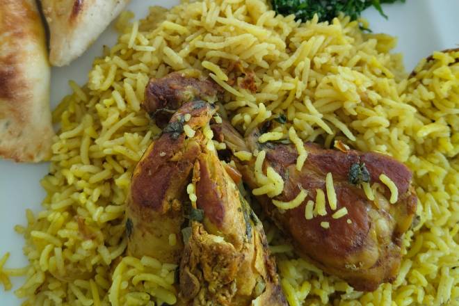 Cuisse de Poulet Rôtie au Riz Parfumé
Poulet tendre et juteux rôti aux herbes
Riz léger et parfumé, parfait accompagnement