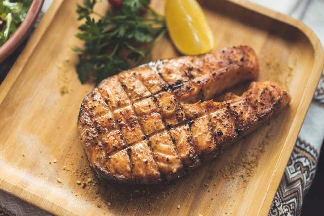 Tartine de Poulet Grillé aux Épices Douces
Pain croustillant garni de poulet juteux
Saveurs délicatement relevées et herbes fraîches